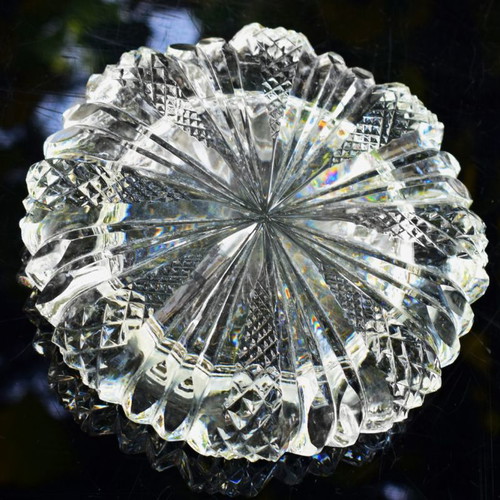 Crystal round ashtray used for cigars and cigarettes