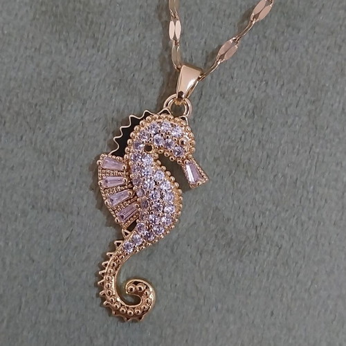 Seahorse Gold Steel Necklace used with missing strass