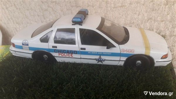  1/18 astinomiko aftokinito UT MODELS police chevrolet CAPRICE CHICAGO POLICE *chamiloteri timi *