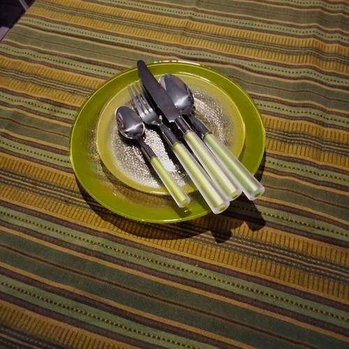 Tableware set with cutlery like new, yellow-green, 11 large and 11 medium plates