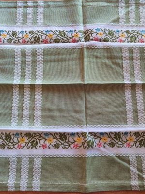 Vintage dining tablecloth set with 6 napkins, green floral embroidery