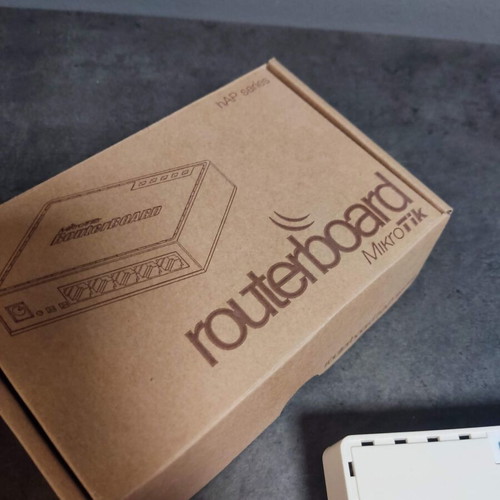 MikroTik RouterBOARD RB952Ui-5ac2nD router like new