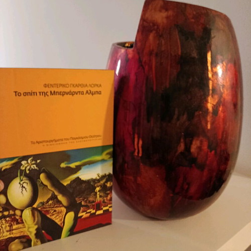 Ceramic vase like new in Bordeaux red-copper shades