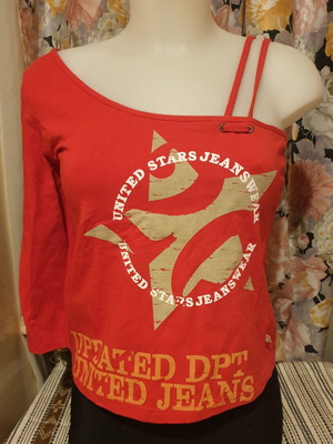 Дамски червен топ United употребяван, асиметрично деколте