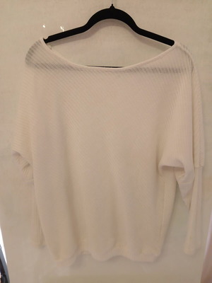 White thin knitted blouse with batwing sleeves size S like new