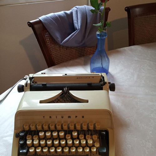 Triumph Gabriele typewriter used with carrying case