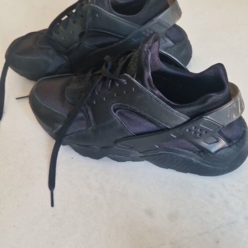Nike athletic shoes like new, black, size 43