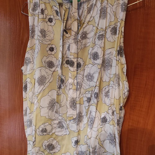 Benetton sleeveless shirt like new, summer size M