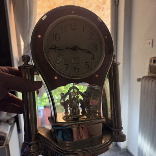 Quartz decorative table clock used with rotating Christmas scene