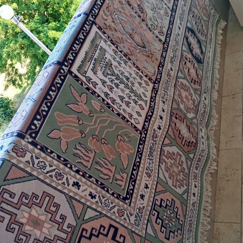 Thin Carpet like New, Large, Silk Type, Size 200/220