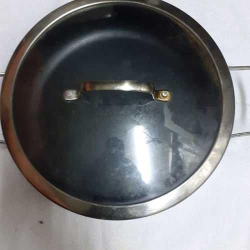 Kitchen Aid frying pan with lid used, in excellent condition