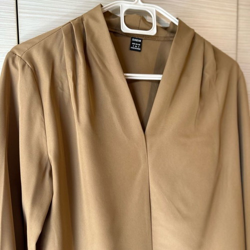 Brown blouse with V neckline new, size S