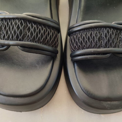 DKNY black platform sandals size 40 like new