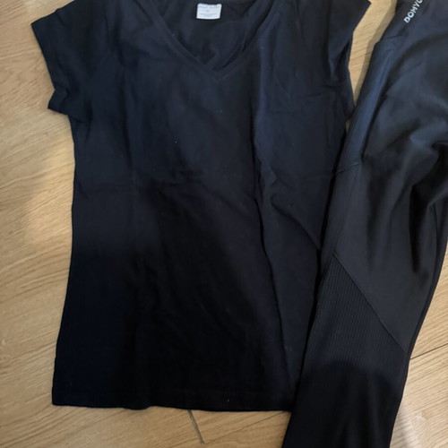 Domyos Capri leggings and black shirt gift