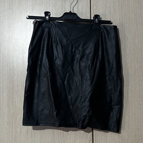 Leather mini skirt with ruching on one back side small used, black