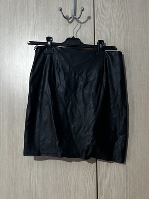 Leather mini skirt with ruching on one back side small used, black