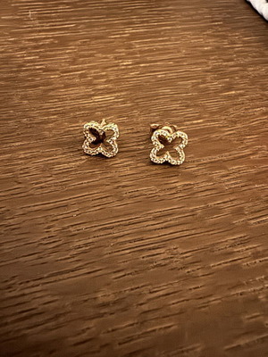 14k gold earrings, 1.41 grams