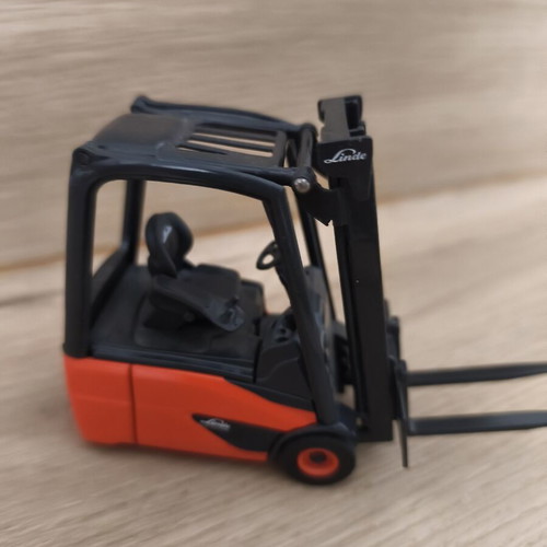 Linde Bruder Pallet Forklift toy like new