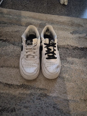 Αθλητικά παπούτσια Nike μεταχειρισμένα, λευκά, μέγεθος 38.5
