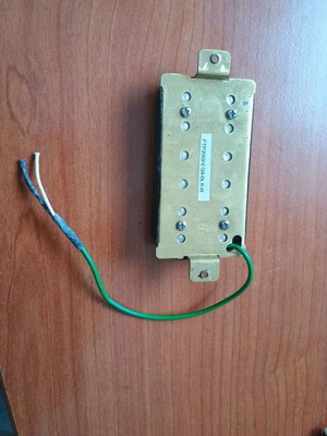 4 Humbucker pickups from Hofner, Squier Mustang and Cort