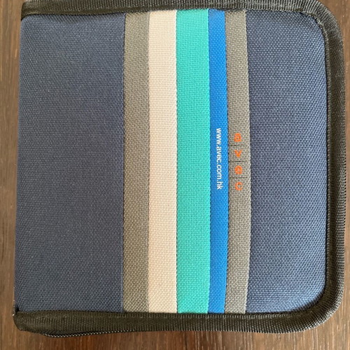 CD case for 24 discs like new, fabric with zipper