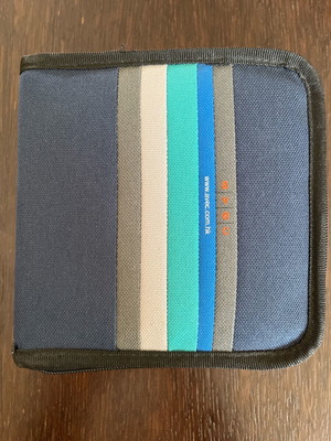 CD case for 24 discs like new, fabric with zipper