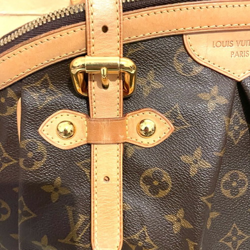 Louis Vuitton Tivoli GM bag like new, large size, adjustable handles