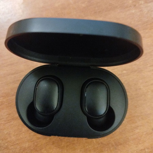 Mi earbuds used, low sound, ideal for holidays