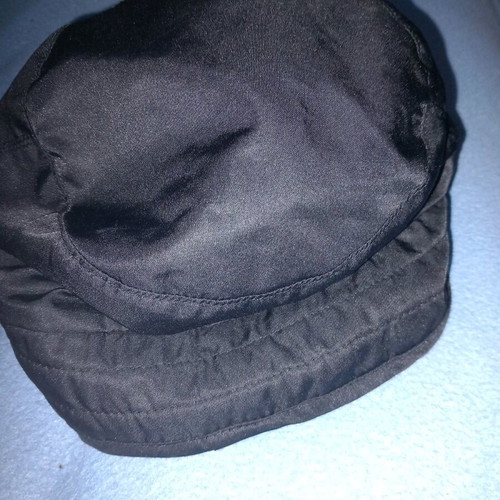Set of two women's hats like new, red cotton and black with fleece lining