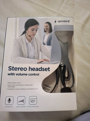 Headphones new wired