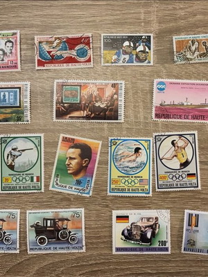International Philatelic Circle stamp collection, 24 vintage stamps, like new