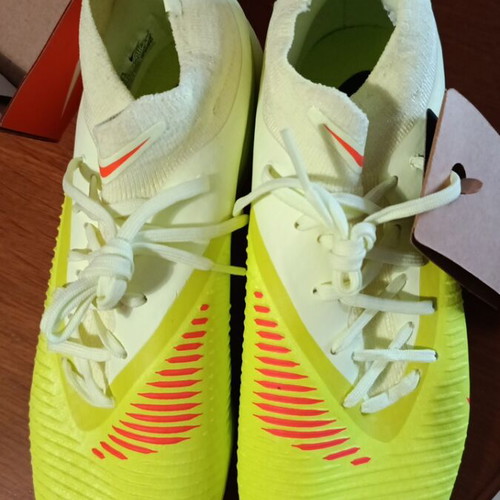 Ποδοσφαιρικά παπούτσια Nike καινούργια, νούμερο 39, κίτρινα με κάλτσα