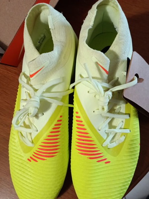 Ποδοσφαιρικά παπούτσια Nike καινούργια, νούμερο 39, κίτρινα με κάλτσα