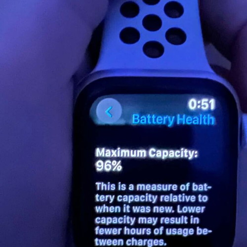 Apple Watch SE 40mm Silver GPS with Nike Sport Band and Magnetic Bracelet