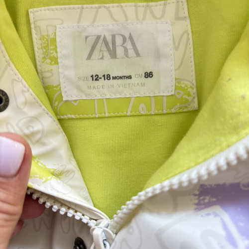 Zara waterproof jacket unisex size 12-18 months like new