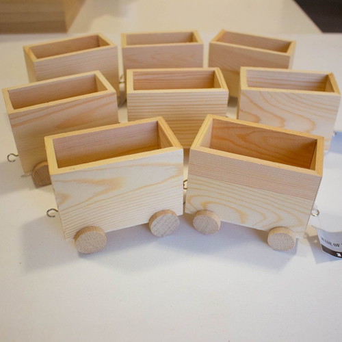 Wooden train wagons pack of 8 new