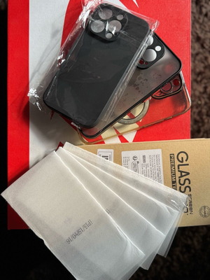 Θήκες και τζαμάκια προστασίας για iPhone 15 pro, καινούργια και μεταχειρισμένα