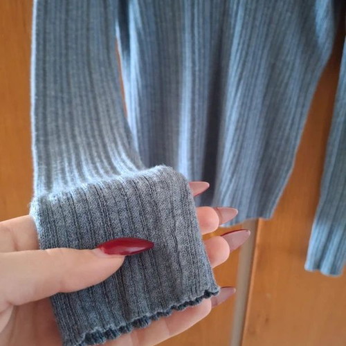 Thin blouse with V neckline like new, gray and turquoise, size M