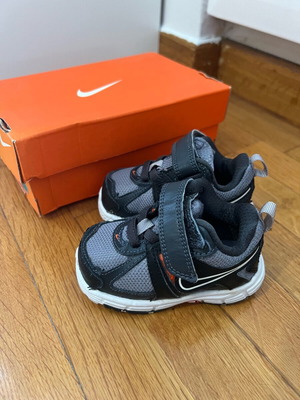 Nike παπούτσια σαν καινούργιο, μέγεθος 19