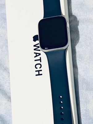 Apple Watch SE gen 2 σαν καινούργιο με κουτί και καλώδιο φόρτισης