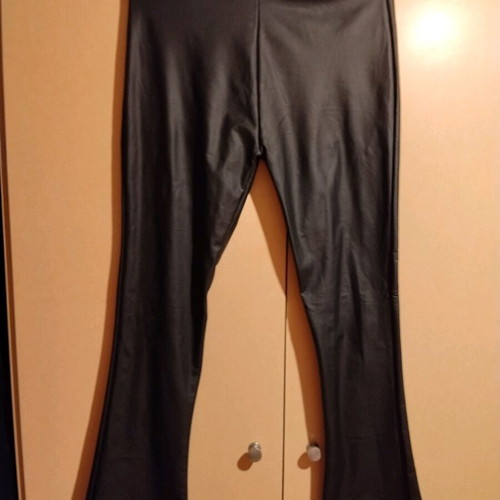Celestino leather-look flare pants new, black size M