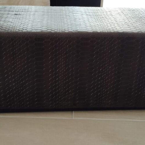 Tambouré like new, small sofa for in front of the bed