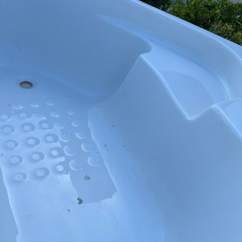 Acrylic corner bathtub 120×120 cm like new