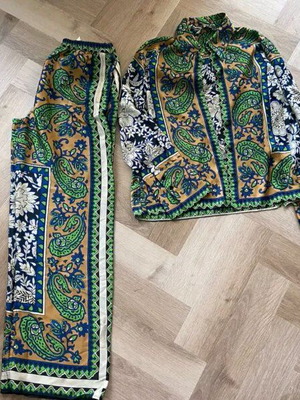 Satin suit Zara like new, multicolored
