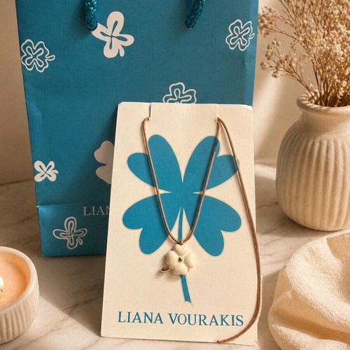 Liana Vourakis necklace with flower new, minimal & elegant