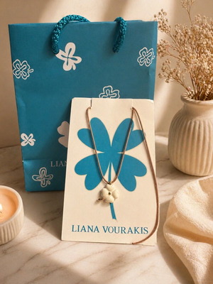Liana Vourakis necklace with flower new, minimal & elegant