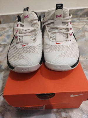 Nike Metcon 7 γυναικεία αθλητικά CrossFit σαν καινούργια, μαύρο-άσπρο, μέγεθος 37.5