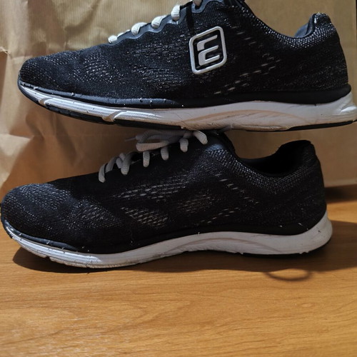 Energetics women's athletic shoes used, size 40, grey with memory foam