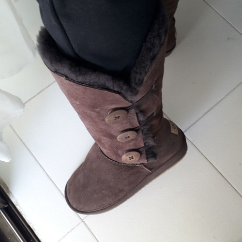 Ugg boots authentic, like new
