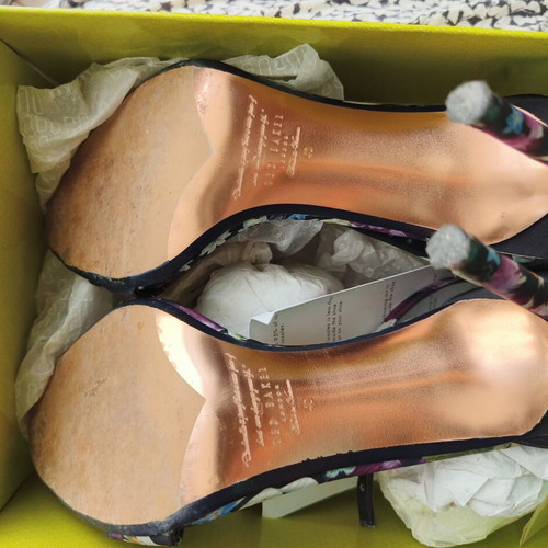 Ted Baker Charv Dark Floral Stiletto Heels size 40, like new